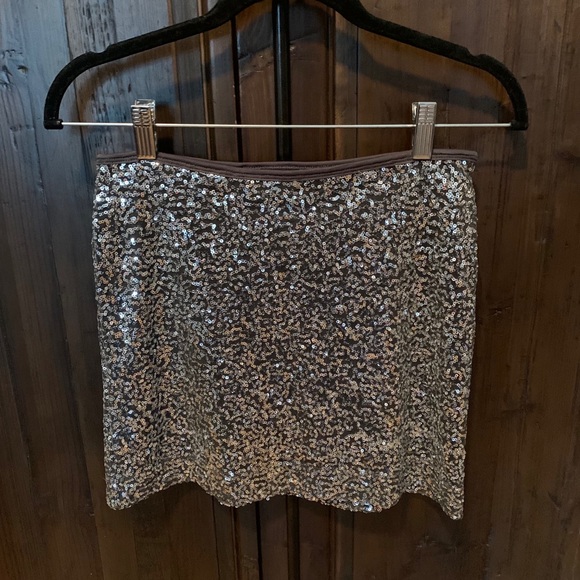 Sparkly silver skirt sparkles are in! - Picture 2 of 3